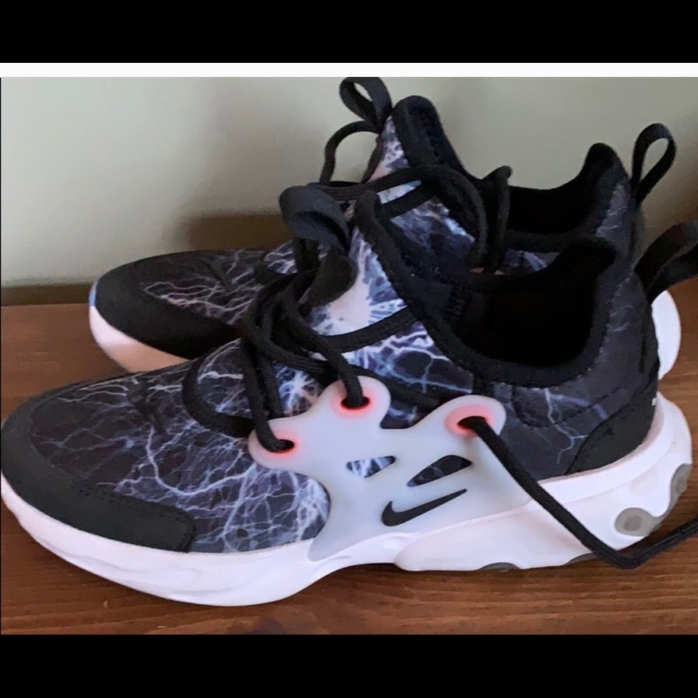 NIKE REACT PRESTO LIGHTING SNEAKERS